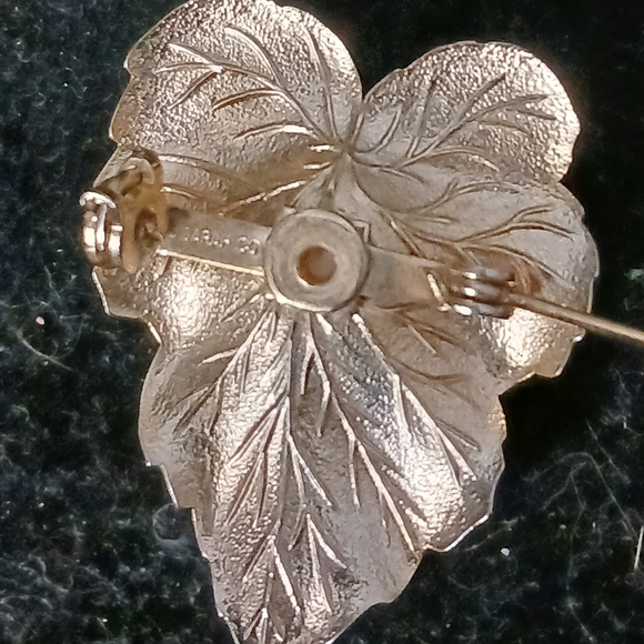 Vintage Signed Sarah Coventry Gold Tone Brooch - Picture 3 of 4